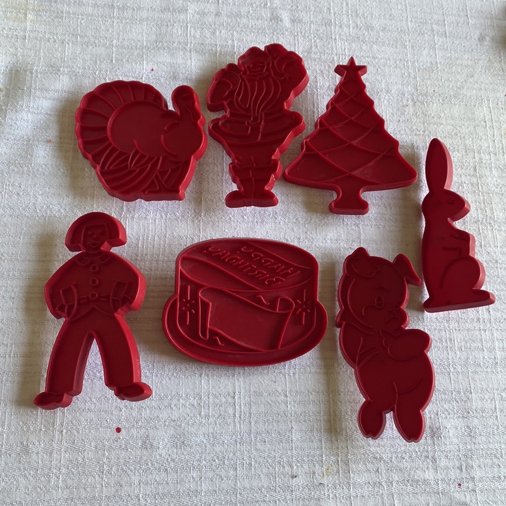 30 VTG Assorted Cookie Cutters, Plastic & Metal - Picture 4 of 12